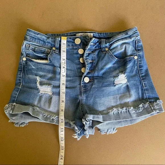 Refuge Distressed Jean Shorts​ - Picture 4 of 8